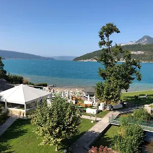 Atypique Avec Vue Unique Panoramique Sur Le D’annecy, Dans Résidence Avec Et Ponton Privée Sur La Commune De Appartement Duingt
